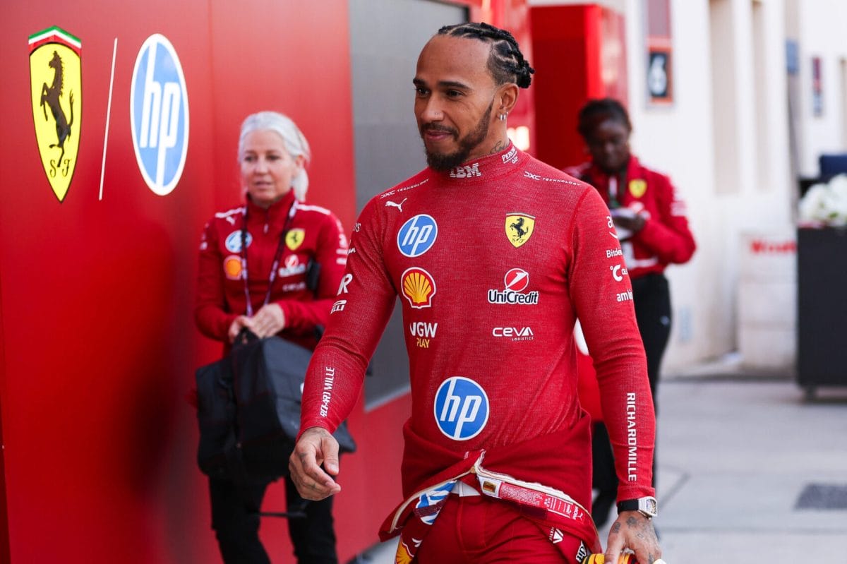 Hamilton kritikus helyzetben: majdnem összetörte magát a Ferrari tesztjén