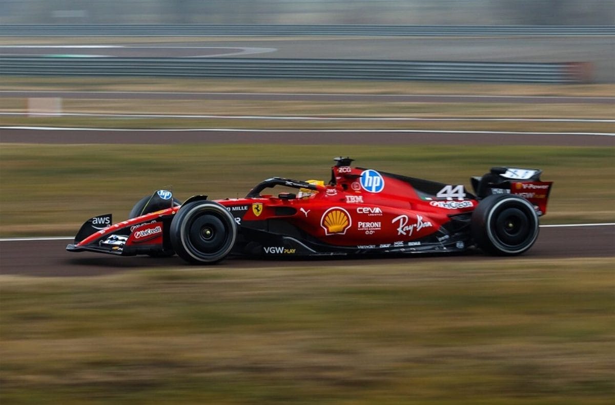 Hamilton mesterien kombinálta a szenvedélyt és az ügyességet az első körben