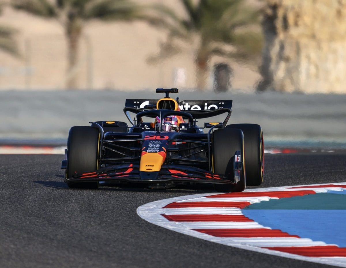 A Red Bull bemutatta a 2025-ös F1-es versenyautóját Bahreinben!