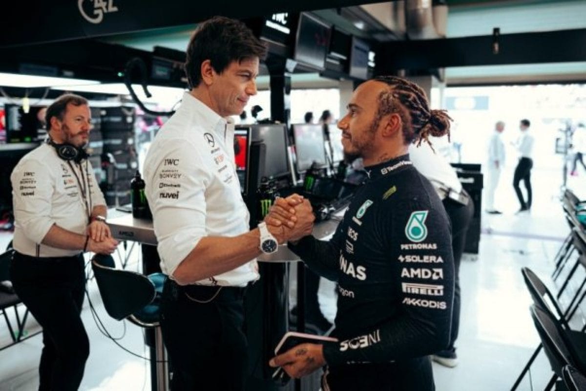 Wolff megígérte Hamiltonnak: Nem tárgyal Verstappennel