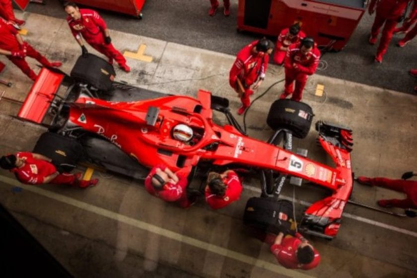 A Ferrari fent van az élen – Hamilton véleménye az F1-ről