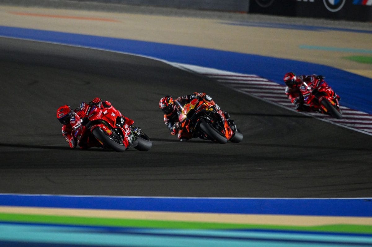 Az elutasíthatatlan erőtlenség kihívása: Viñales és Márquez összecsapása a MotoGP-ben