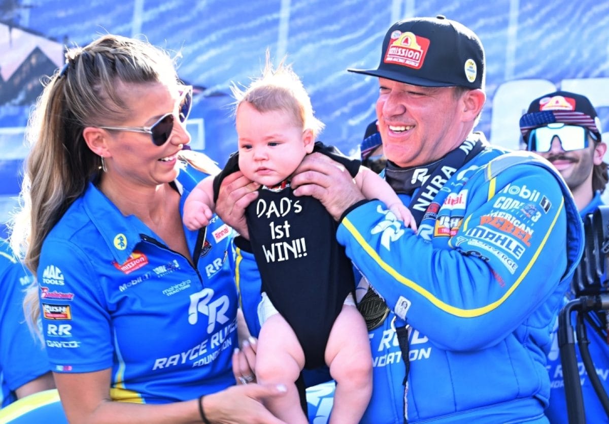 Az 53 éves Tony Stewart megmutatta, hogy miért ő még mindig a világ egyik legjobb autóversenyzője –