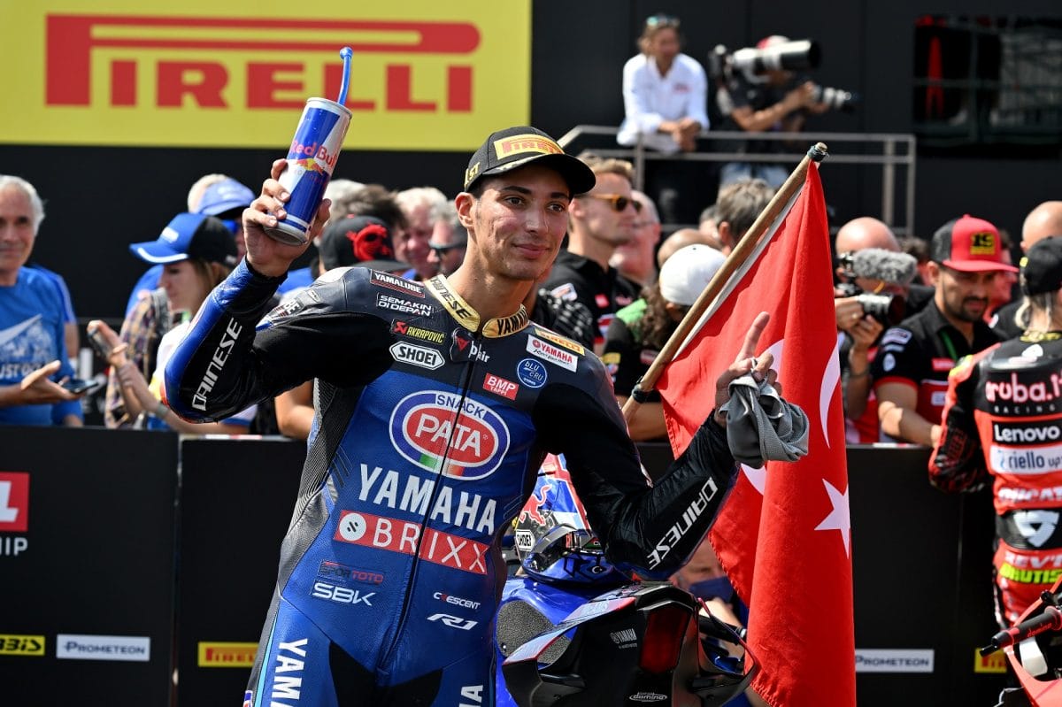 A közeljövőben biztos nem dönt Razgatlıoğlu sorsáról a Yamaha