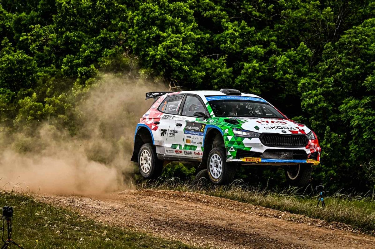 Mabellini hibátlan teljesítménnyel továbbra is az élen a Rally Hungary-n, László Martinék kiesése a nagylövés után