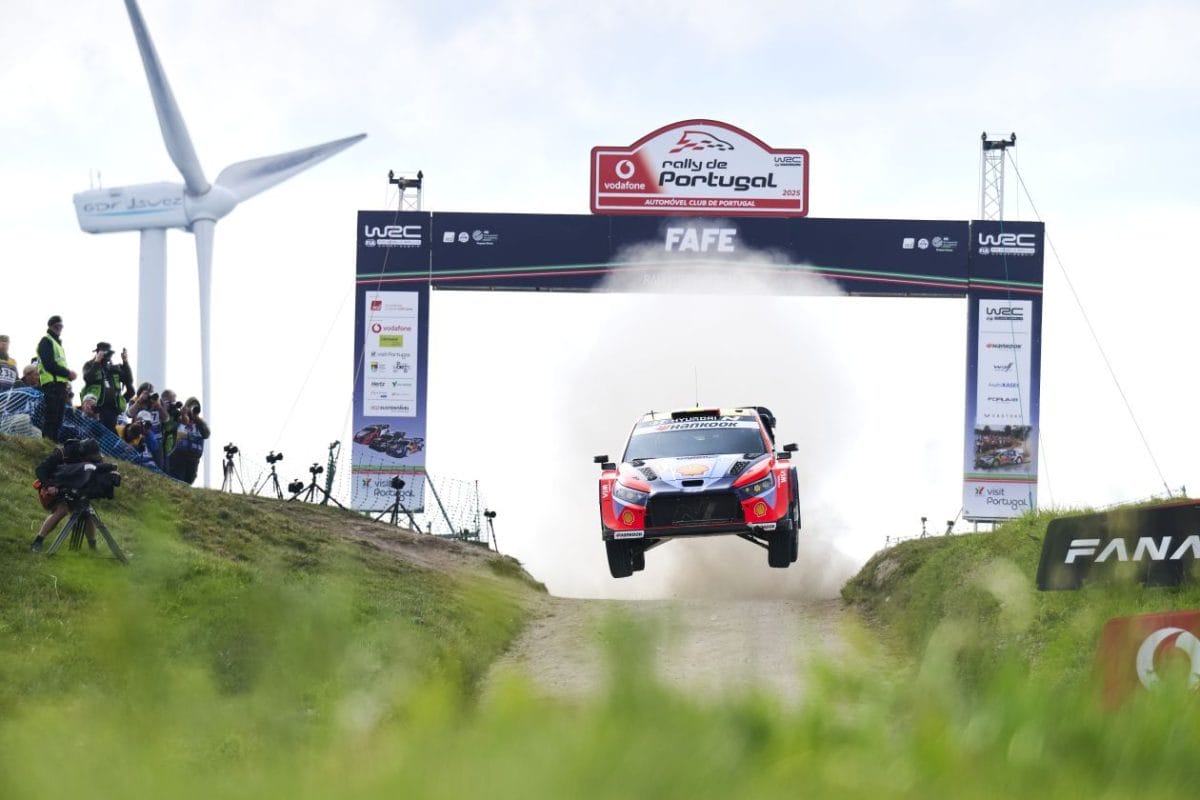 Neuville reménykedik a jó rajtpozícióban Szardínián