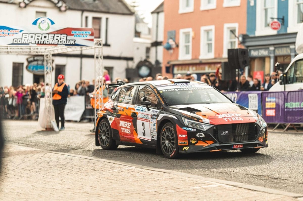 Baleset miatt félbeszakadt a brit bajnokság versenye: Nagy a tragédia a motorsport világában