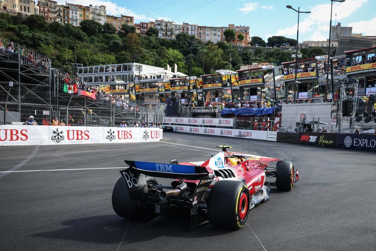 Hamilton a Verstappen-botrányról: „A rendszerünk szerint nem volt gyorskörön