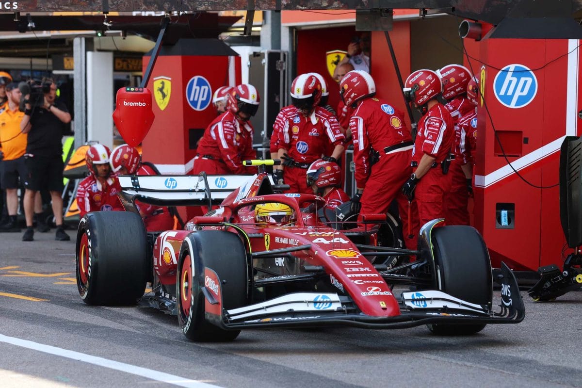 A Ferrari-főnök szerint nincs feszültség Hamilton és mérnöke között