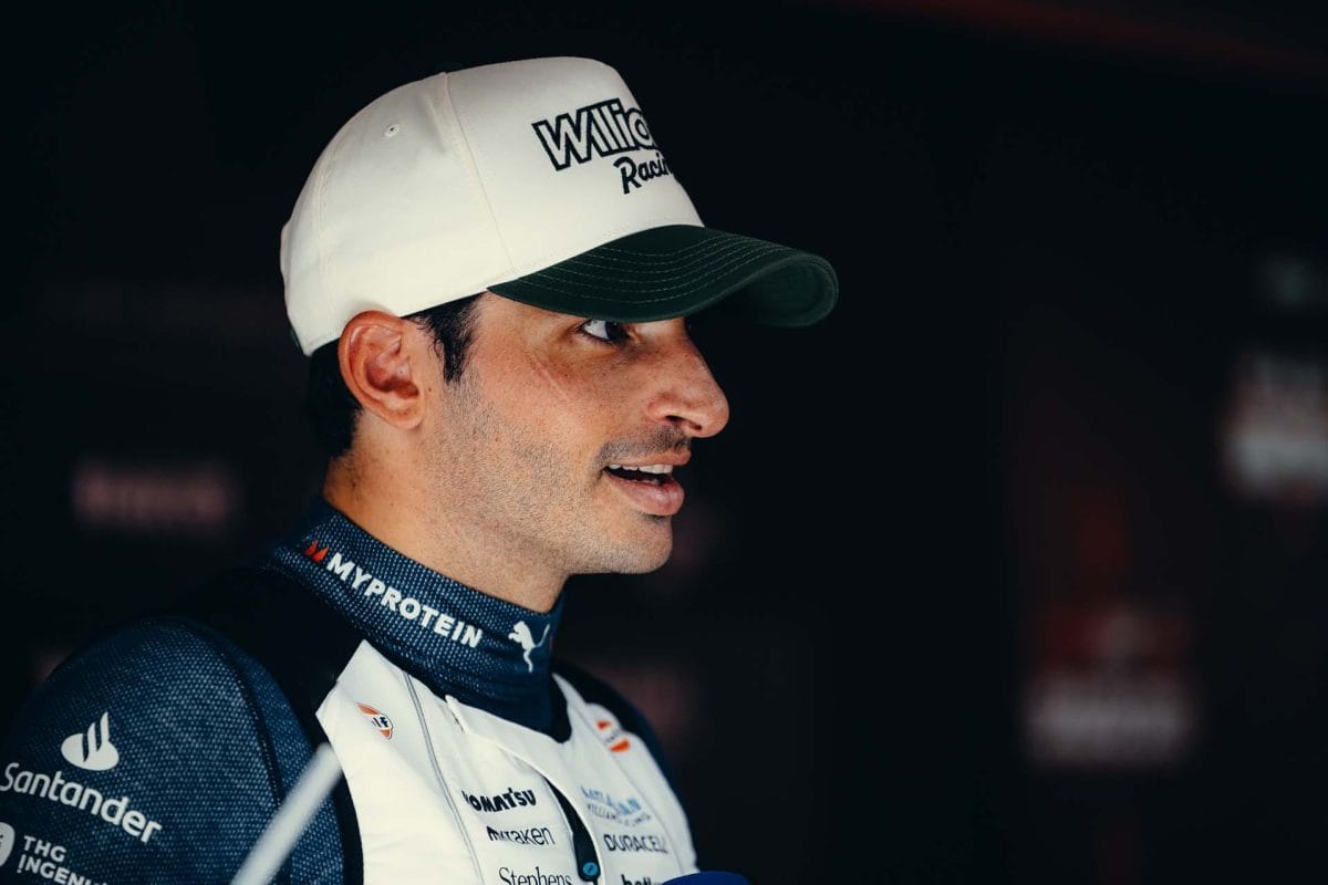 Az „Elutasított Red Bull – Sainz tárgyalásokról” cím hatásos lenne erre a témára.