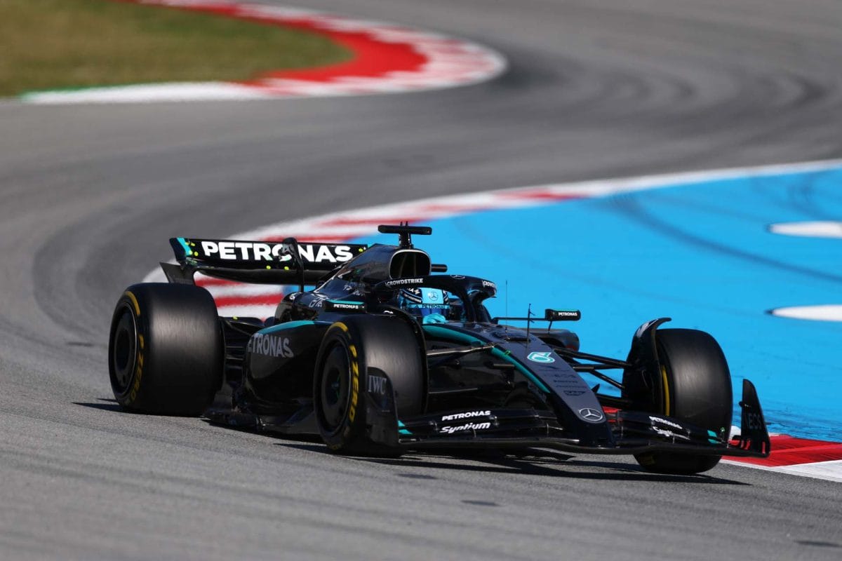 Russell viccesen: „Láthatóan nagyon lelassult a McLaren…