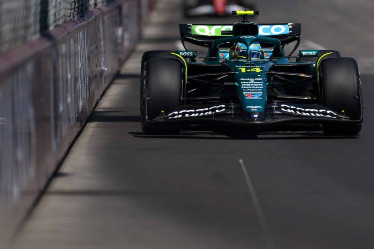 Az „Alonso hőstettre készül Monacóban” cím hatásos lenne.