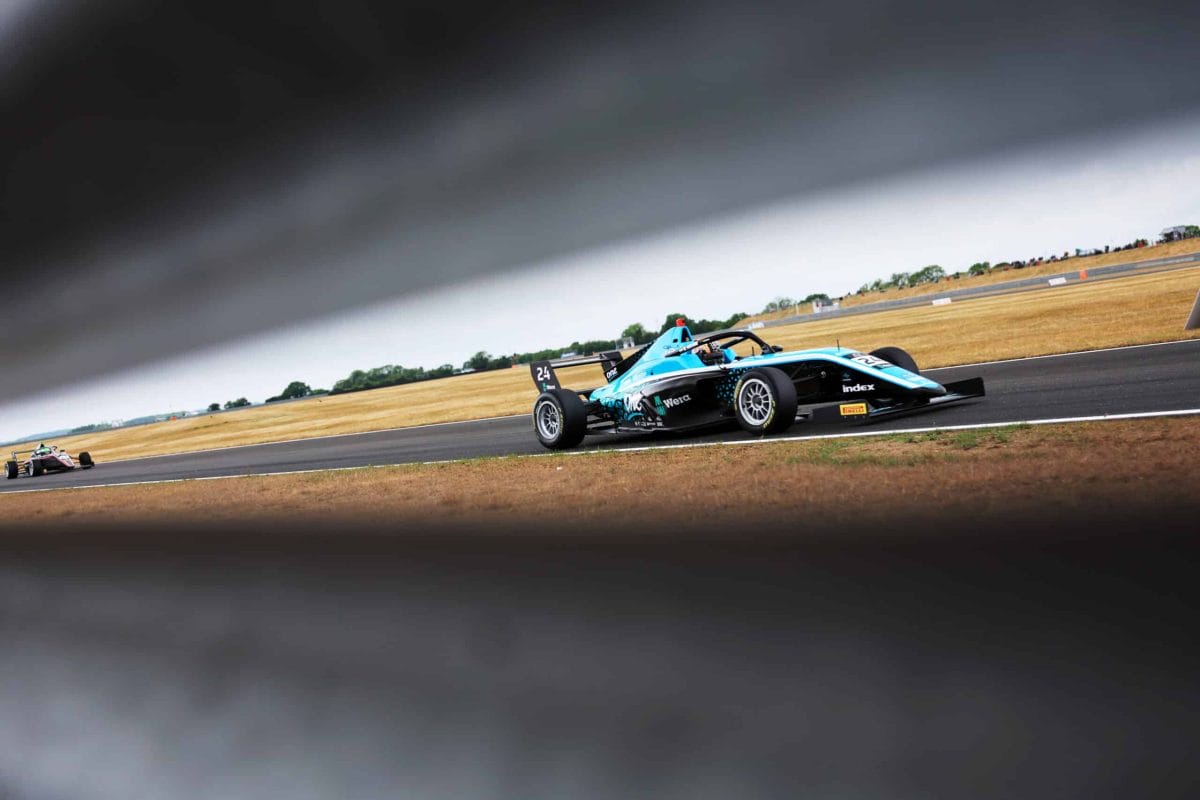 Molnár Martin már második a brit F4-ben, miközben újabb dobogós helyezést ért el