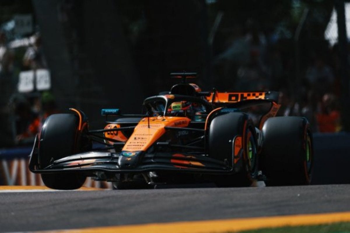 Piastri lenyűgöző teljesítménye Imolában: A pole pozícióban Verstappen előtt