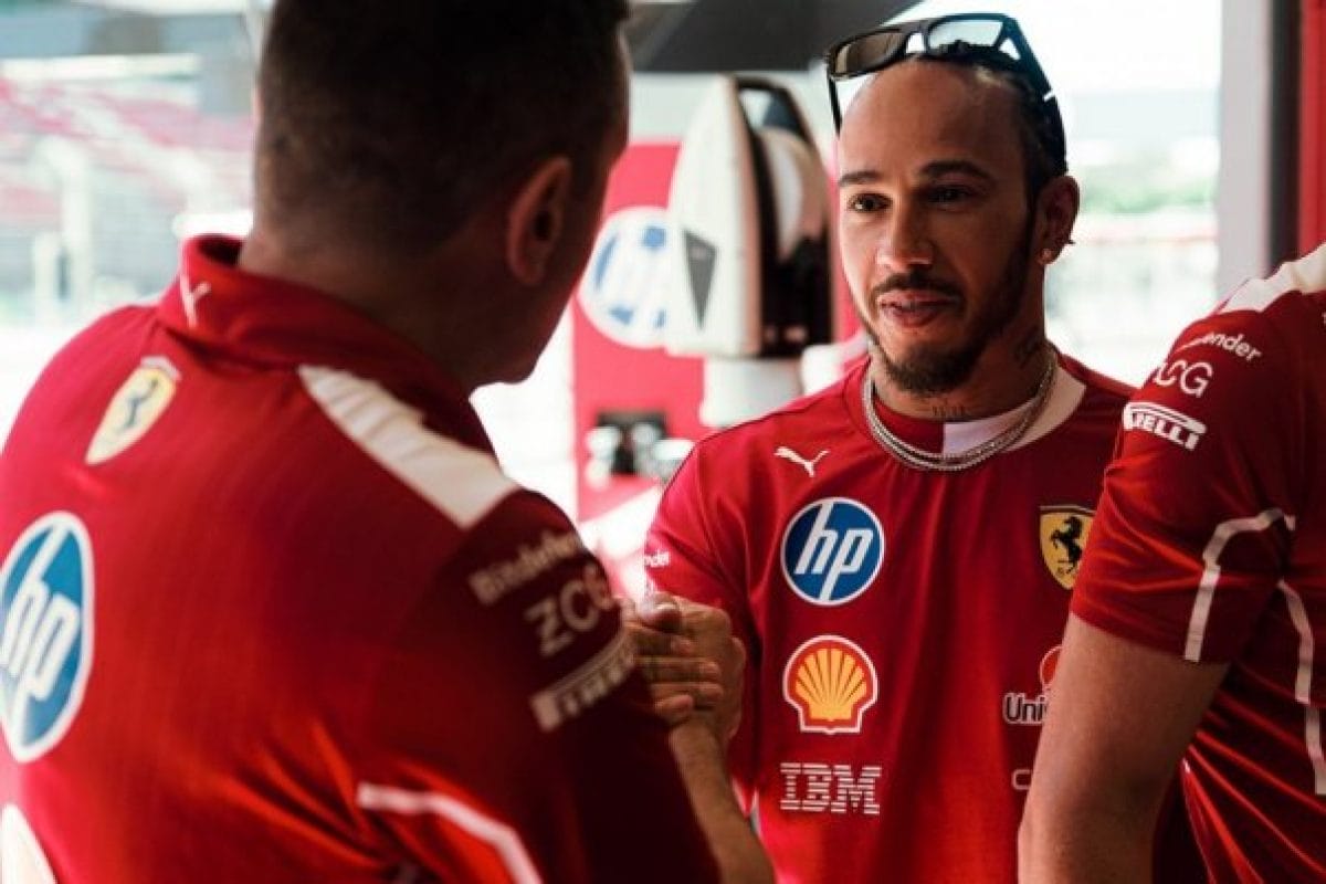 „A tények tisztázása – Hamilton cáfolja a kapcsolata rossz voltát mérnökével”