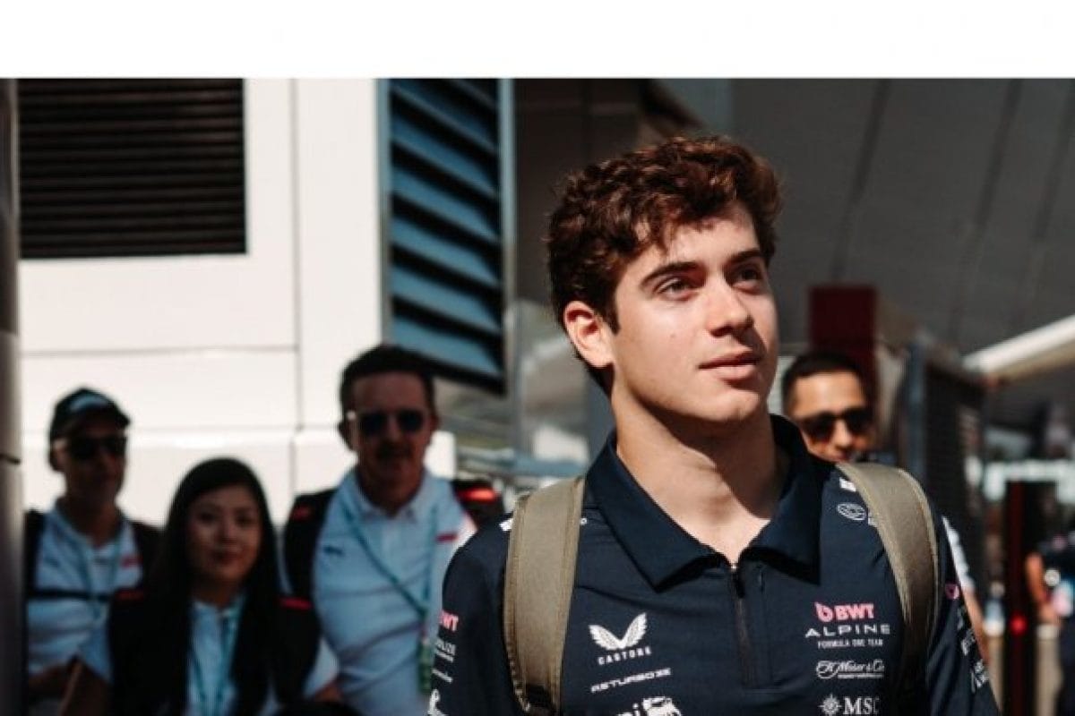 Sainz: Tíz futam szükséges az új autó teljes körű megszokásához – Colapinto