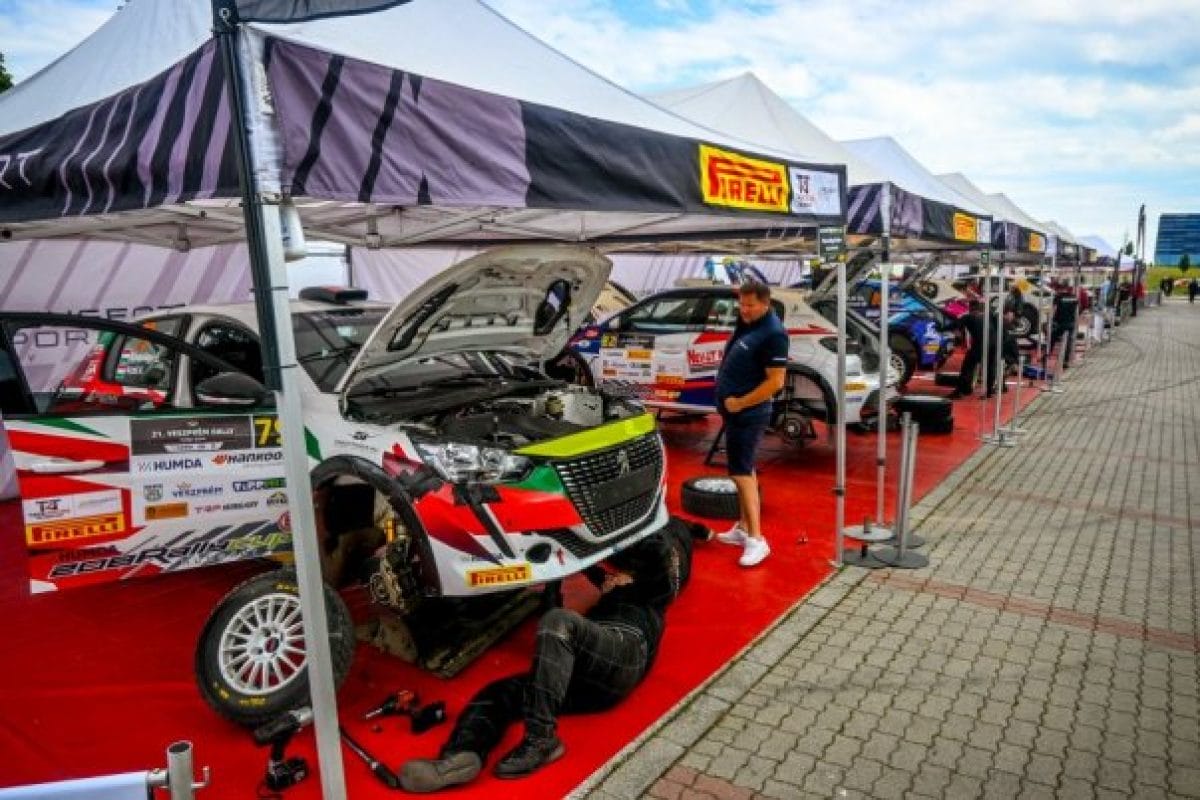 Felhőtlen sikerek a Peugeot Kupán: mosolygó dobogósok az extrém verseny után