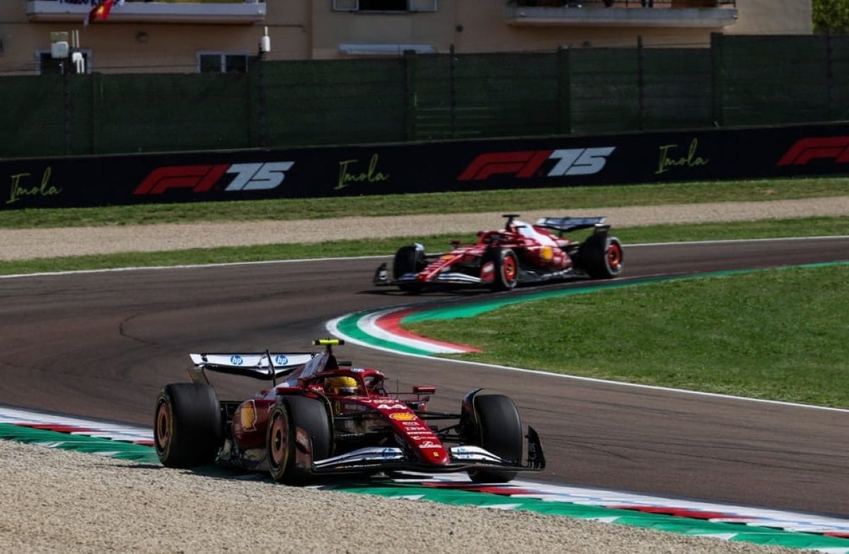 Leclerc Hamilton győzelméről álmodozva lassítást kér