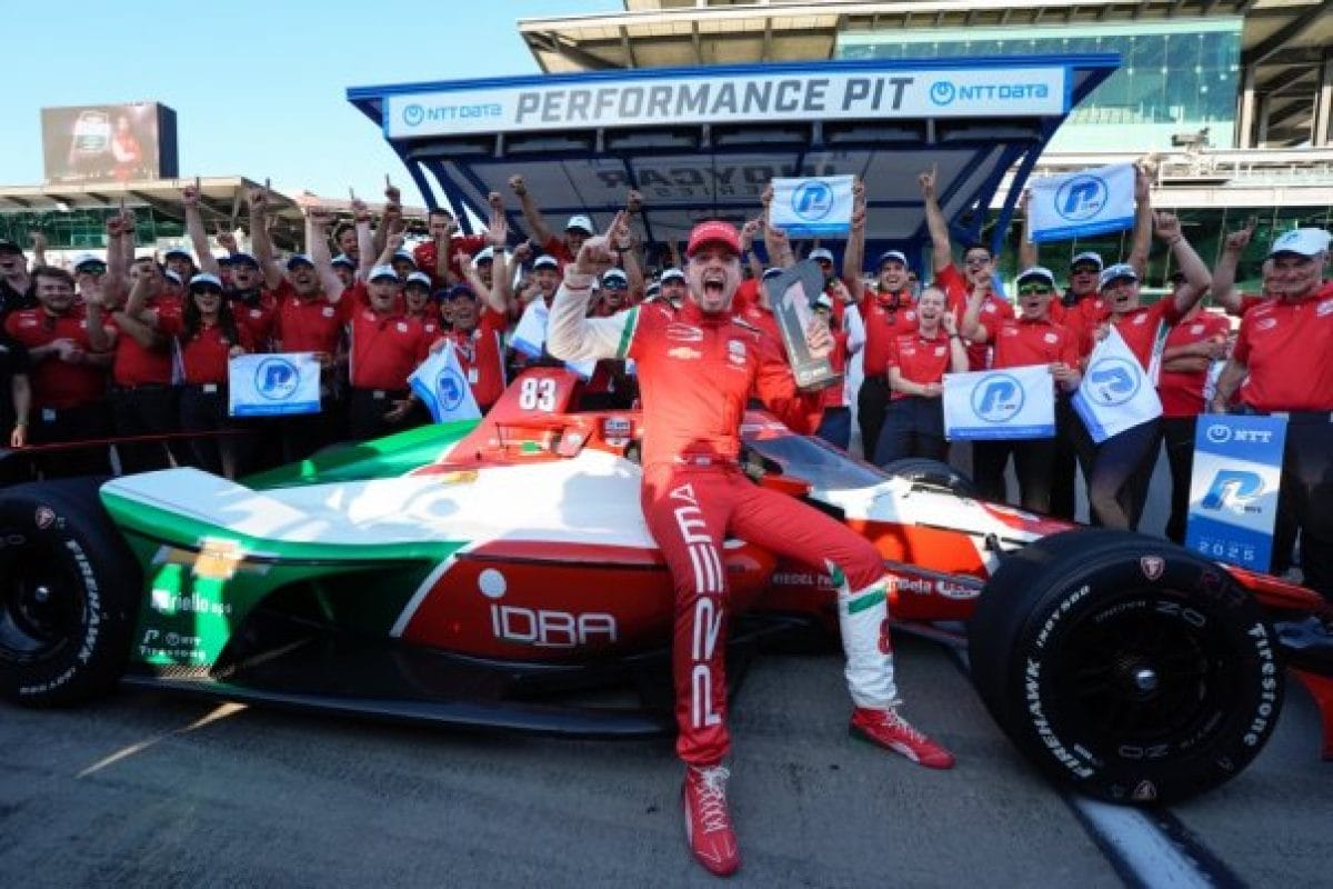 Meglepetés: Svarcman újoncként pole-ban az Indy 500-on!