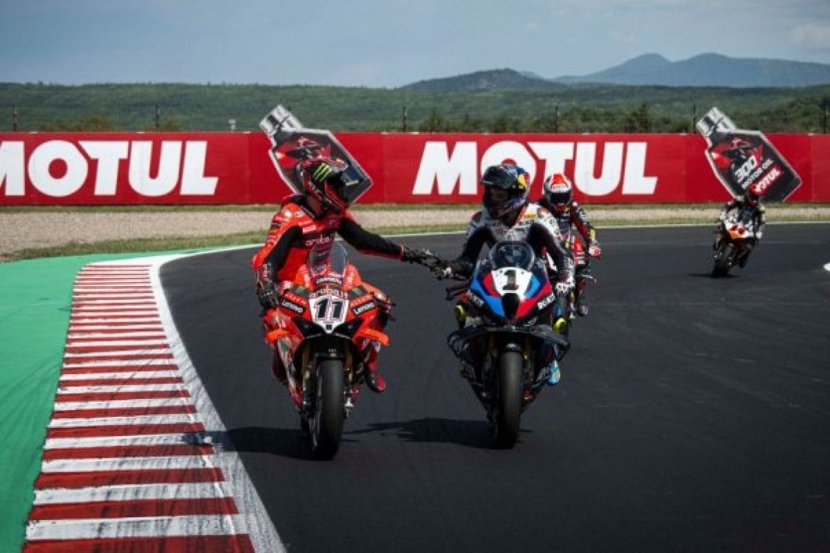 Razgatlioglu Szinte Triplázott a Mosti Superbike Világbajnokságon