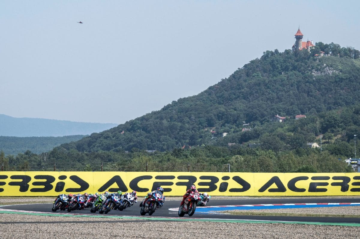 Géplovagok új otthona: A Superbike újabb évekre hosszabbította a pályát a szomszédban