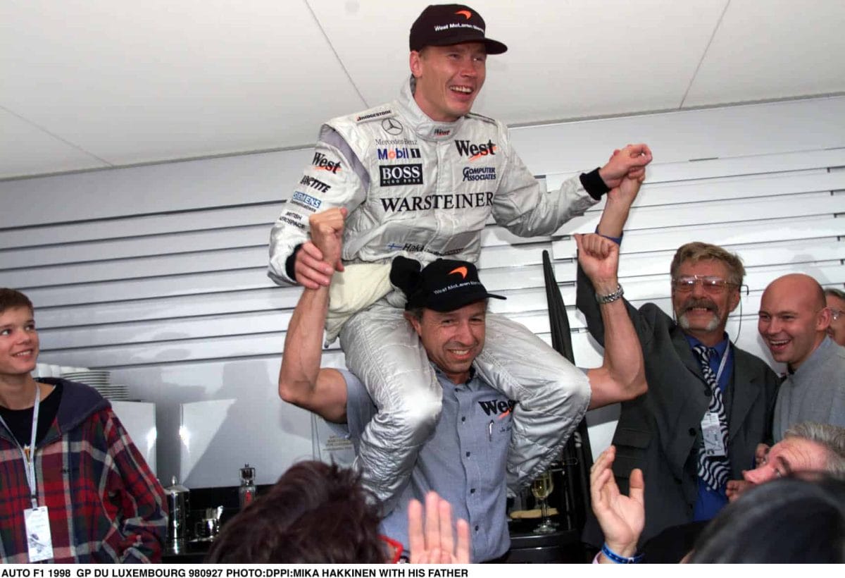 „Majdnem meghalt!” – egy üveg vodkát döntött le az egyik futam után az F1-es világbajnok