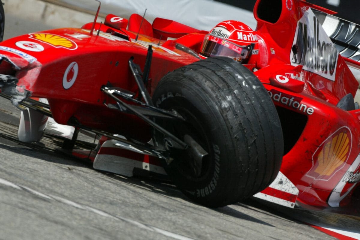 Történelmi tettől fosztotta meg Michael Schumachert a monacói alagút és Montoya 21 éve