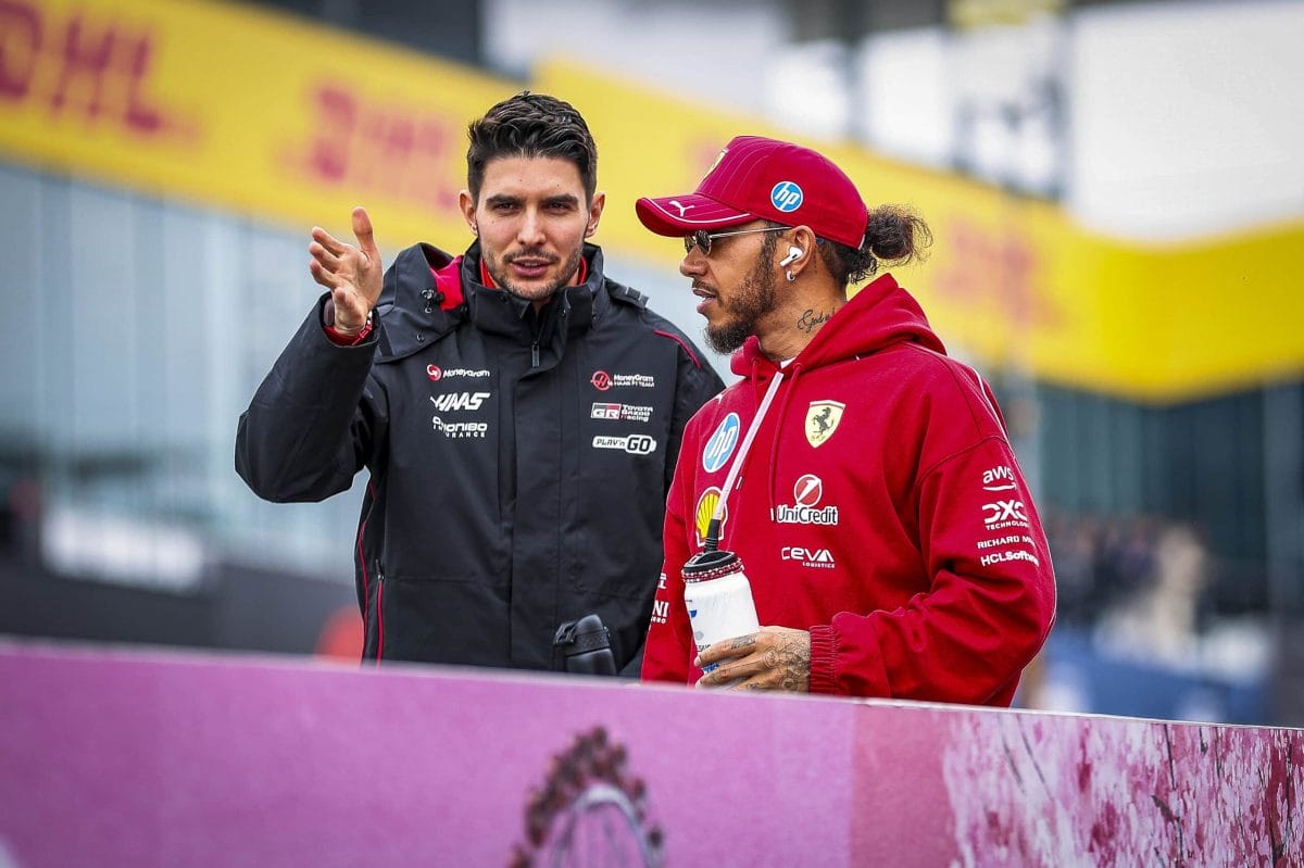 A Ferrarihoz való újonc érkezése könnyítené meg Hamilton helyzetét