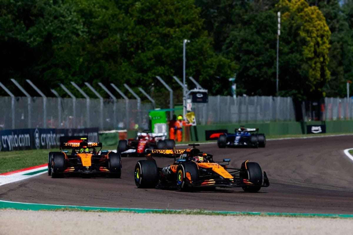 A Red Bull diadalmasan veszi fel a harcot a McLaren csalásával szemben