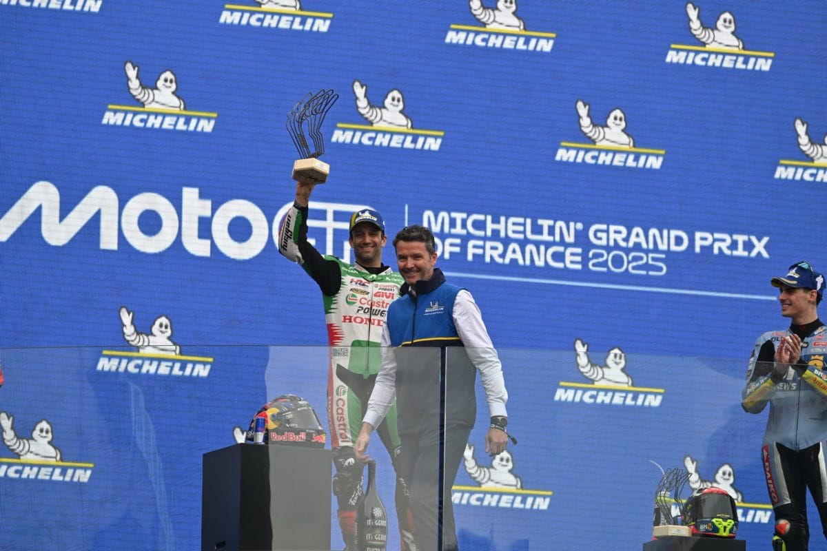 Az elképesztő győzelem ünnepélyes megünneplése: visszatérő szaltó és libabőrös Marseillaise