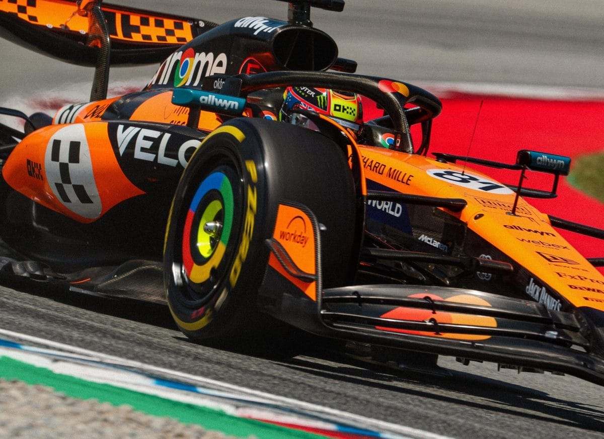 Precízen és megingathatatlanul: Piastri diadalmenetet zongorázott a barcelonai időmérőn