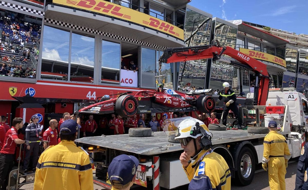 A Ferrari botrányos lépése: Váltót cseréltek Hamilton autójában az időmérő előtt