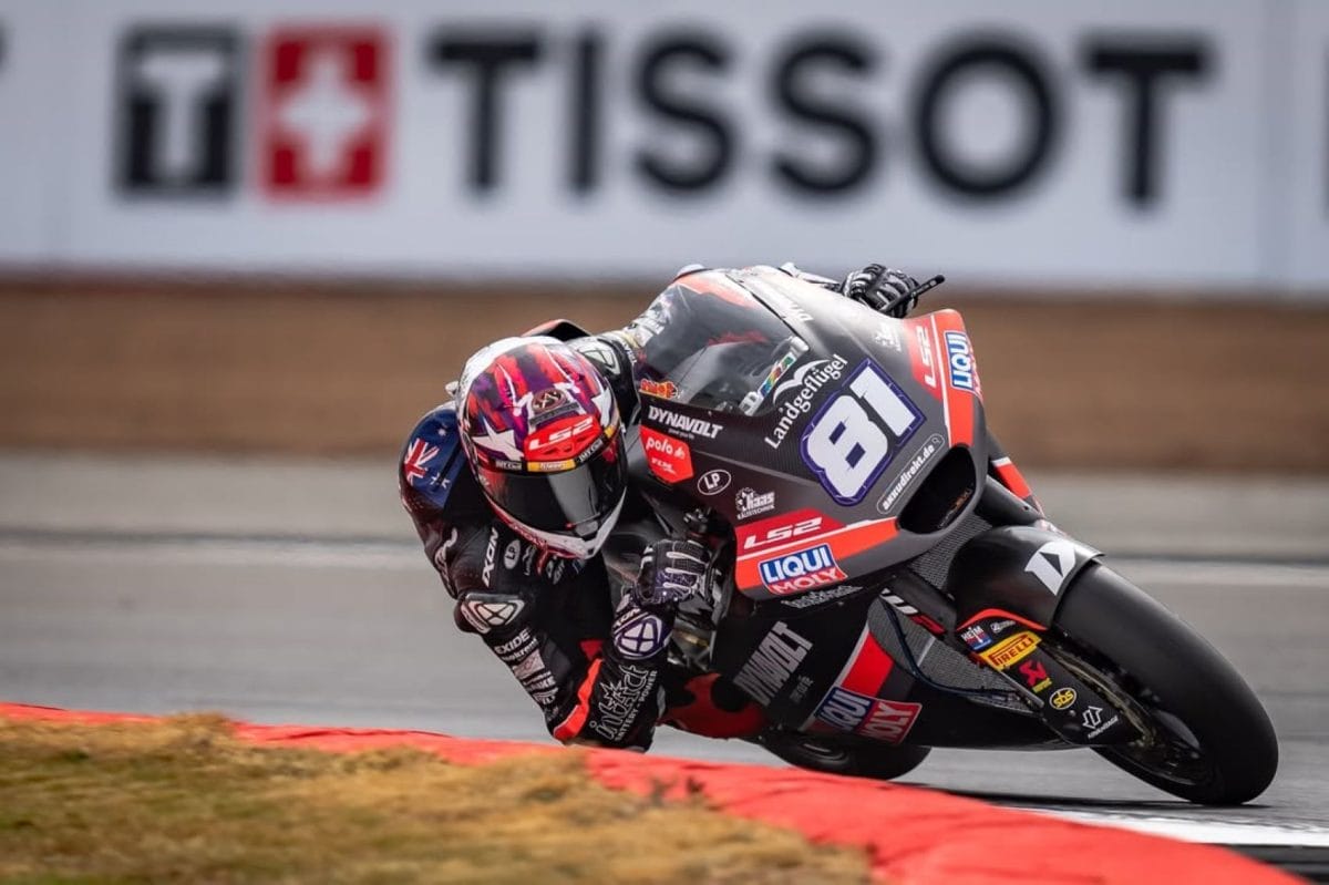 Agius az utolsó kanyarokban húzta be a körömrágós Brit Nagydíjat, González kiesett