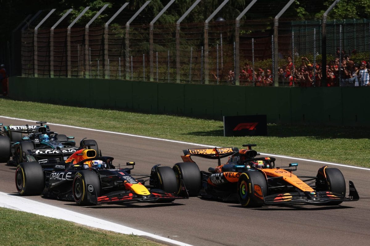 Horner szerint Verstappen a balesetet kockáztatta a Piastri elleni előzéssel