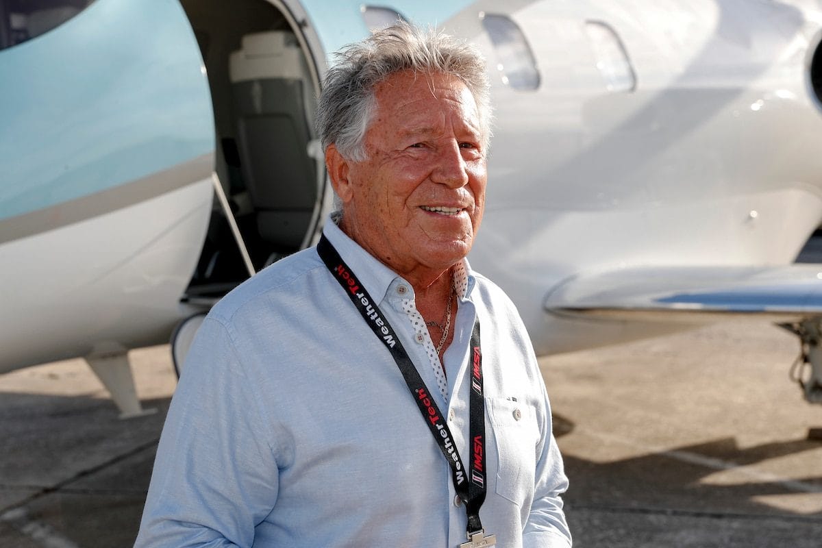 A múlt legendái átadják a stafétát: A Rolex 24 indulásának megható pillanatai