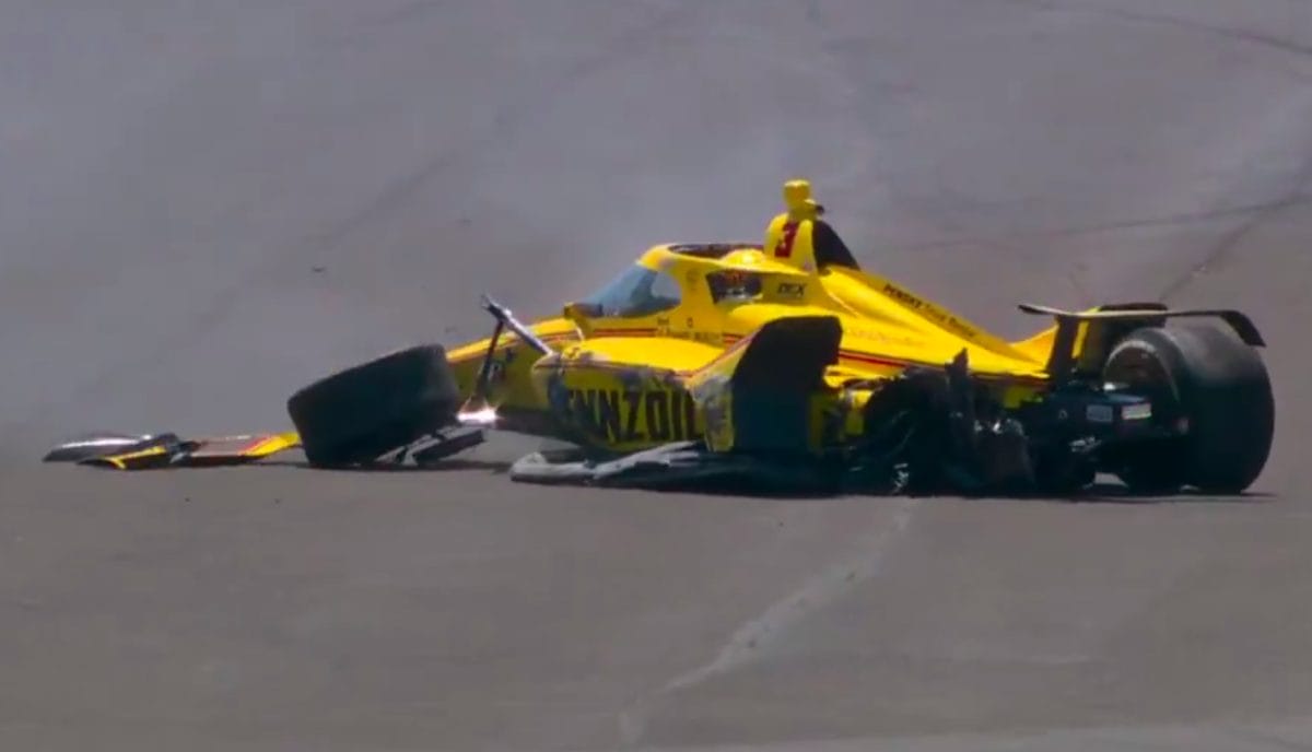 Az Indy 500 drámai balesete: McLaughlin hatalmas bukása, ami még az aszfaltot is behorpadtatta