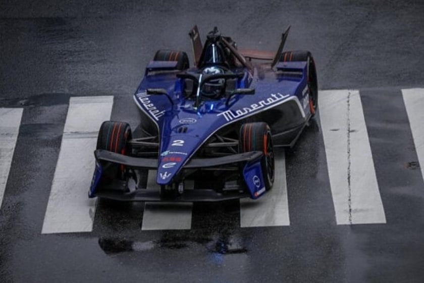 A bátor stratégia győztesre váltotta Vandoorne-t a piros zászló által is kihívást jelentő versenyen