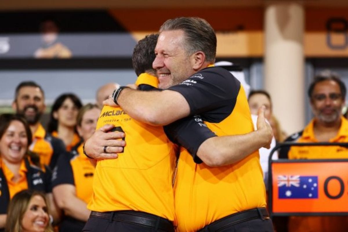 Zak Brown Egyedi Pillanatát Repíti a Pályán: Nigel Mansell Legendás Williamsével a Kormányában