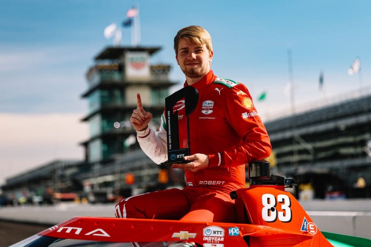 A világűr és a versenypálya találkozása: Robert Shwartzman világraszóló Indy 500 pole-ja