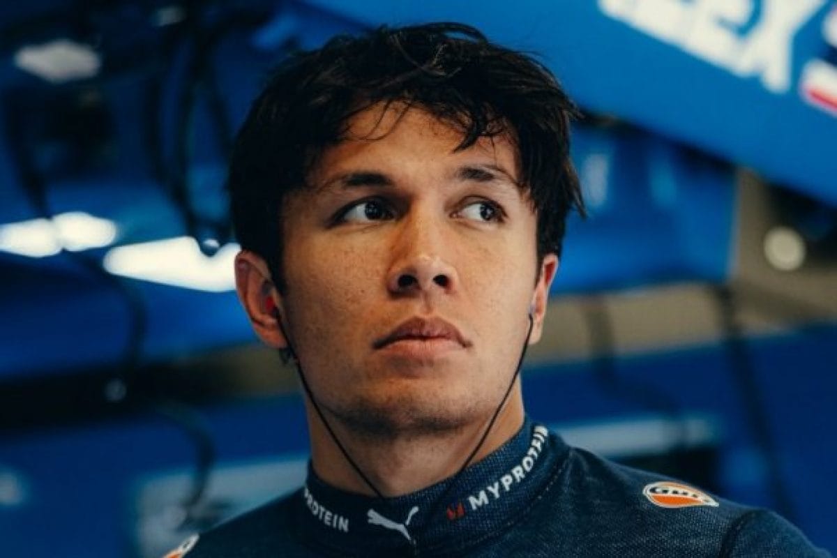 Kontroverziális események a Forma-1-ben: Albon bocsánatot kért, Sainz kiakadt