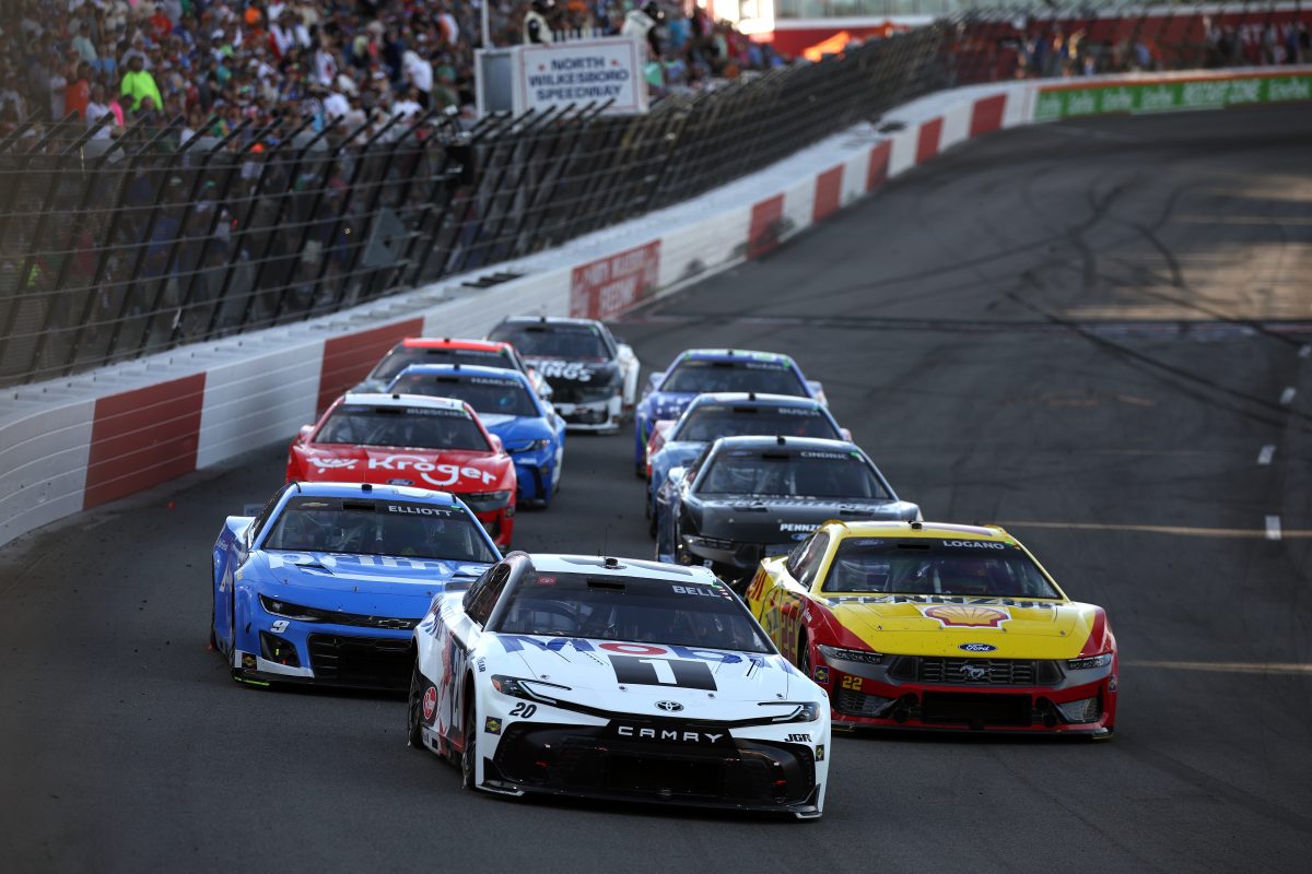 A NASCAR botrányos döntést hozott: Leigazoltak egy Mexikót bíráló poszt miatt kirúgott szakembert