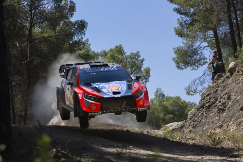 Neuville pechje alapján indította a hétvégét az Akropolisz Rallyn