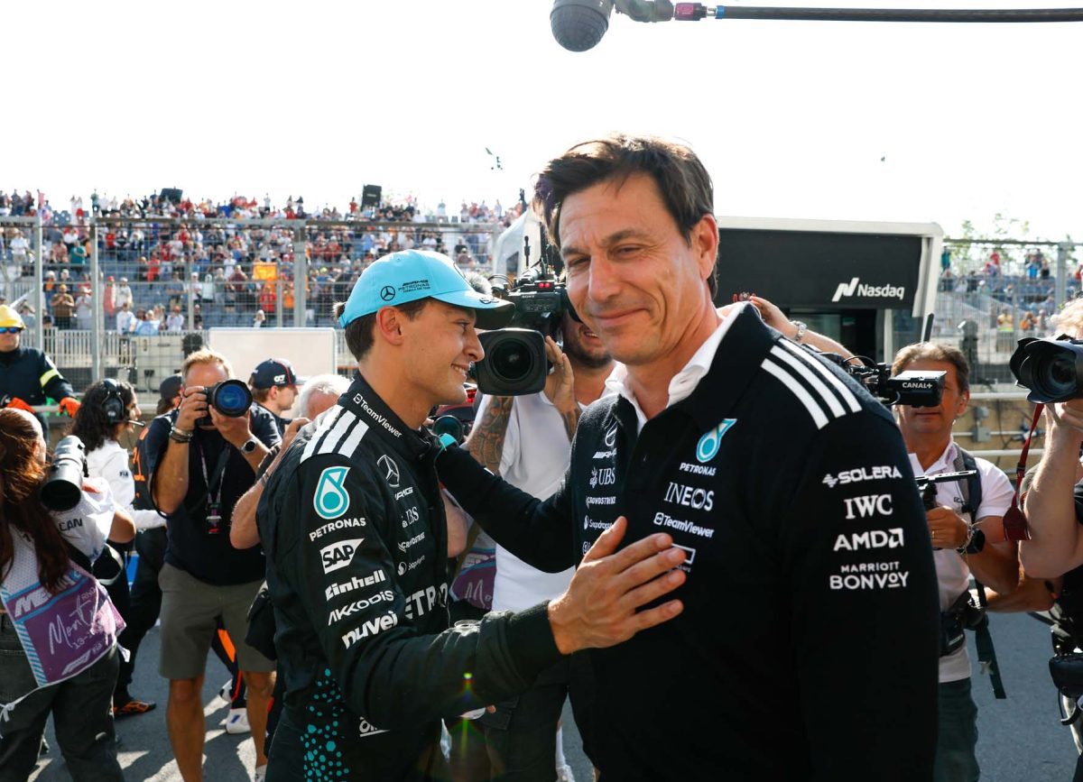 A Hosszabbítással Kapcsolatos Aggodalmak nélkül: Russell nyugodtan encselges az új lehetőségekkel Verstappen miatt