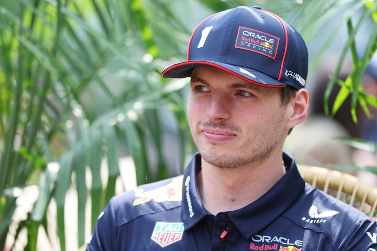 Verstappen hű marad stílusához, miközben egy büntetőpontra van az eltiltástól