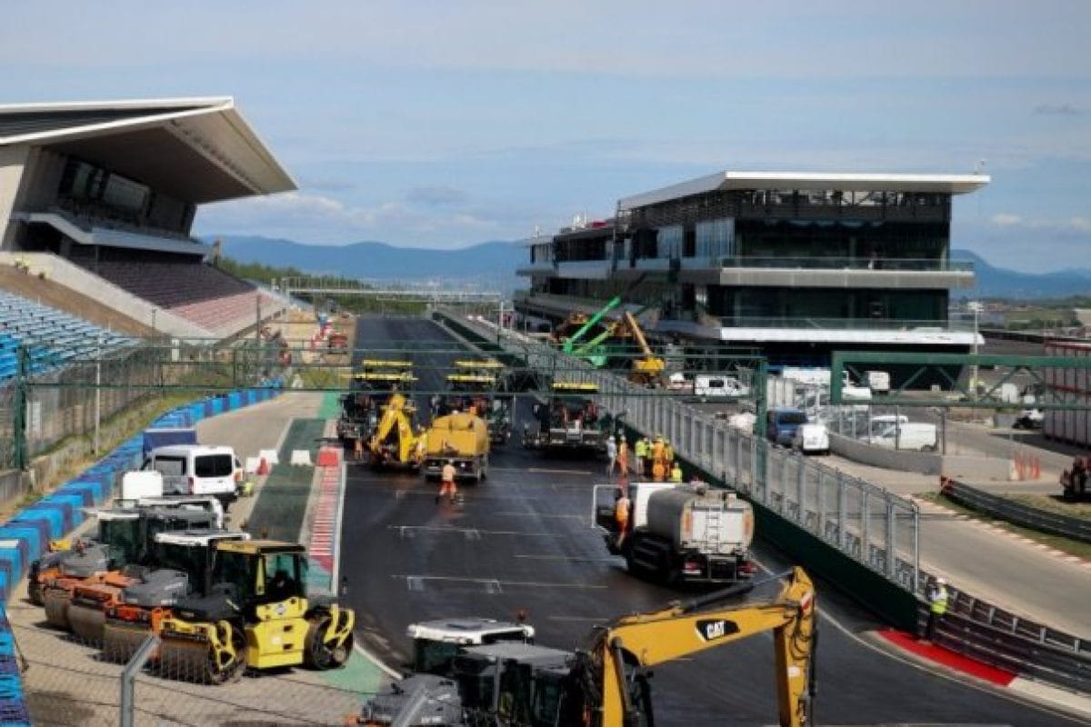 Új aszfaltborítást kapott a Hungaroring célegyenese