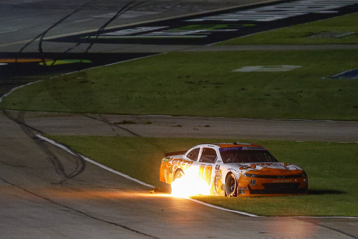 Áll a bál az Xfinity Atlantai Futamon: Az újoncok parádéja a NASCAR világában