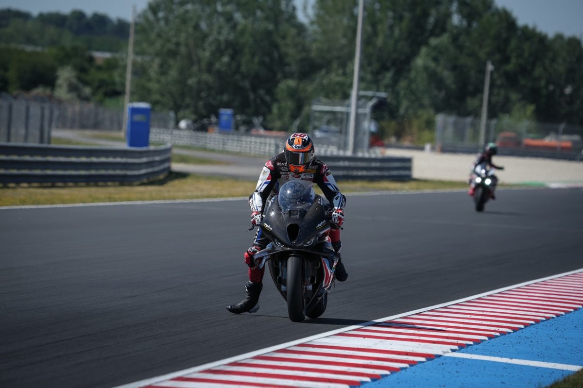Megjelent az első fedélzeti kamerás felvétel a Balaton Parkról egy Superbike-vb-pilótától (videó)