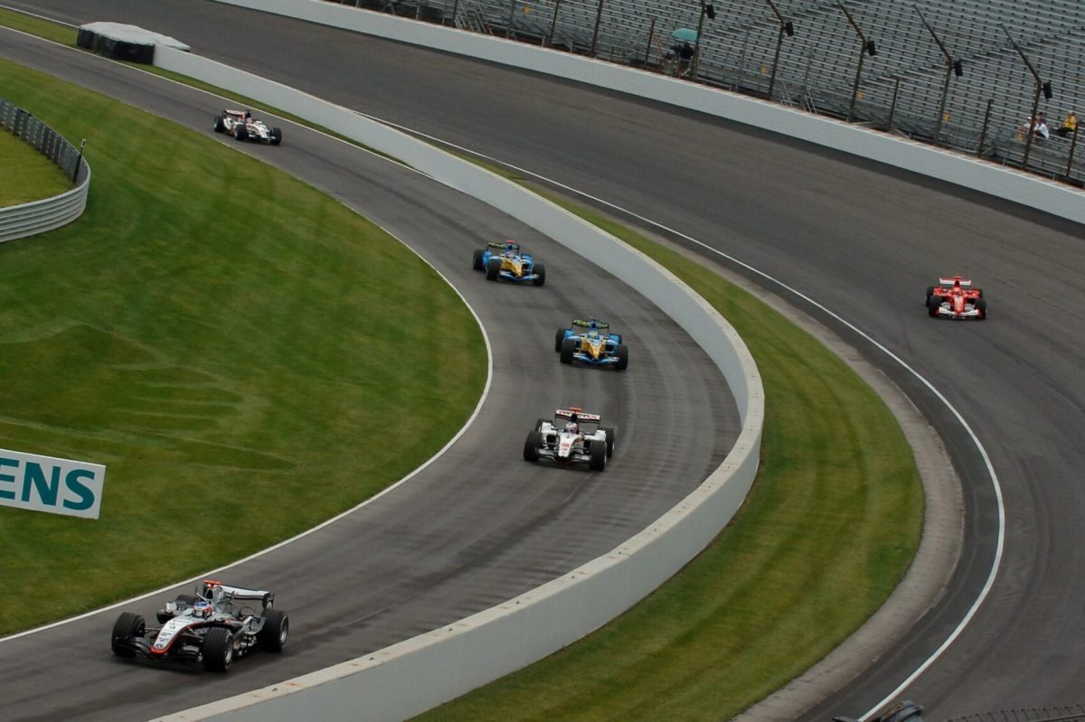 A Sörösdobozok Száguldó Schumacher felé repültek – Az F1 Egyik Legnagyobb Botránya Elérte a 20. Évfordulóját