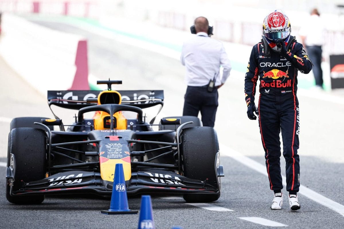 A harci versenyző: Verstappen dühös reakciót mutatott a pályán.
