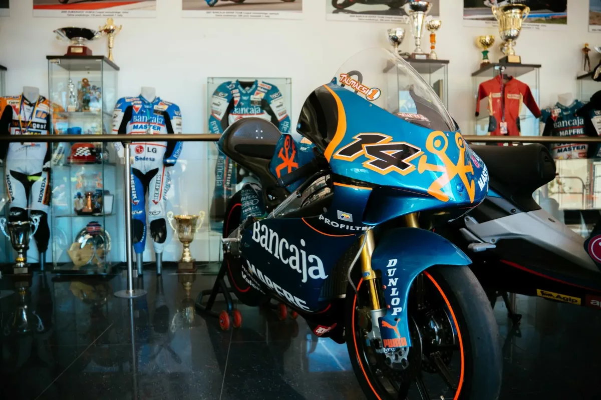 Talmácsi visszatér: világbajnok motorja újra a pályán! – Videó